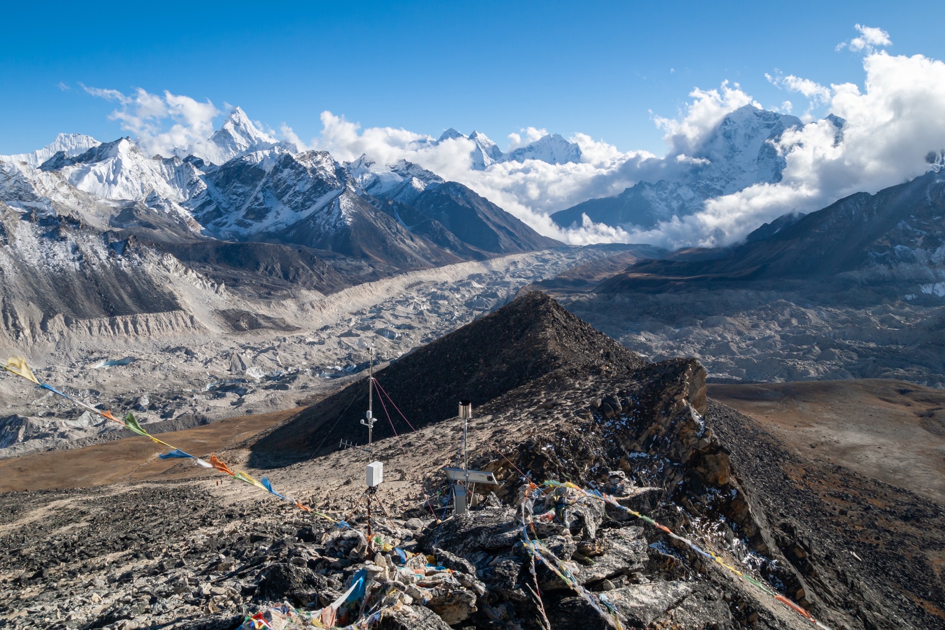 Simulated helicopter cockpit viewport showing Everest mountain landscape